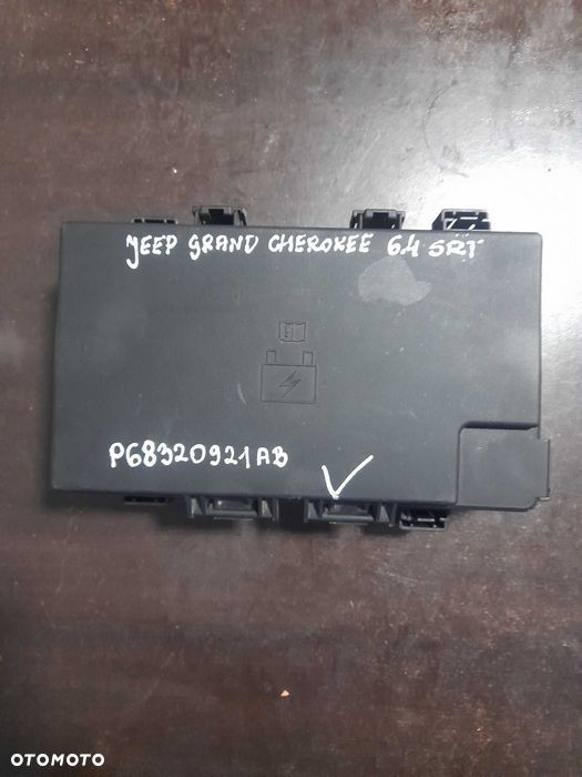 skrzynka bezpieczników jeep grand cherokee wk2 srt - 1