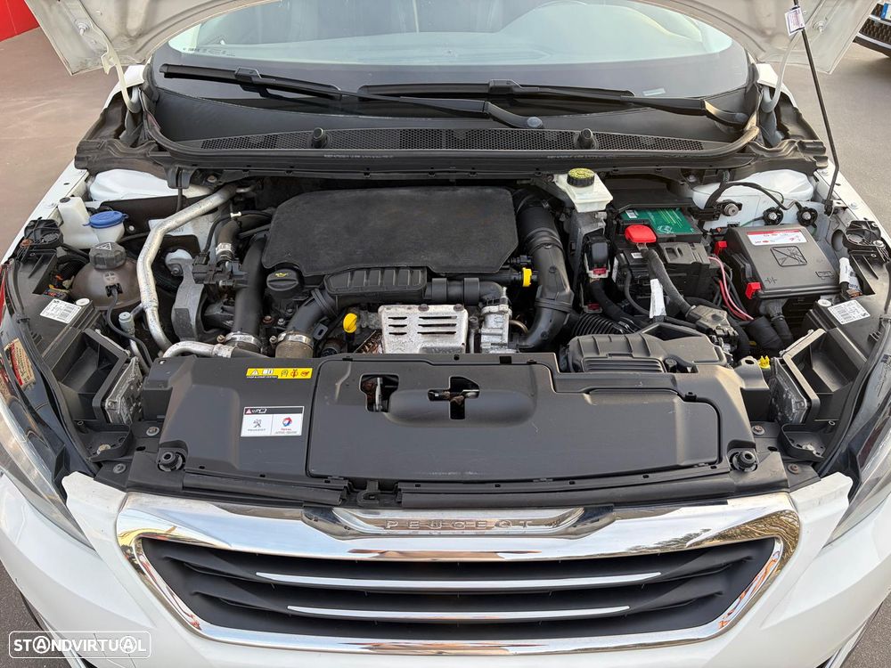 Peugeot 308 1.2 PureTech Allure J17 - 61