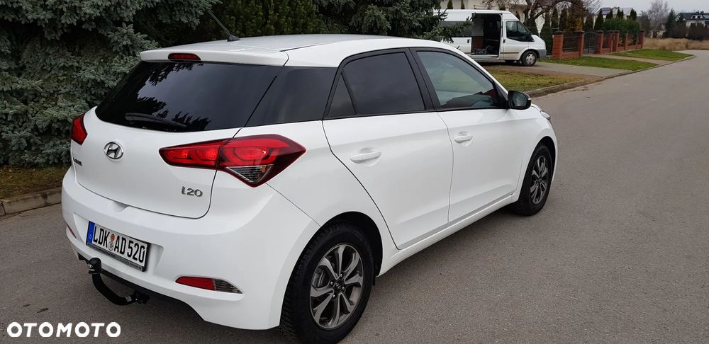 Hyundai i20 blue 1.2 Trend - 13