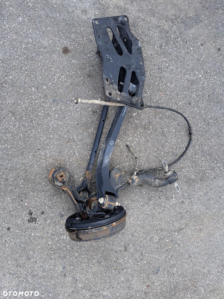 Fiat Doblo II zawieszenie prawy tył zwrotnica piasta wahacze - 1