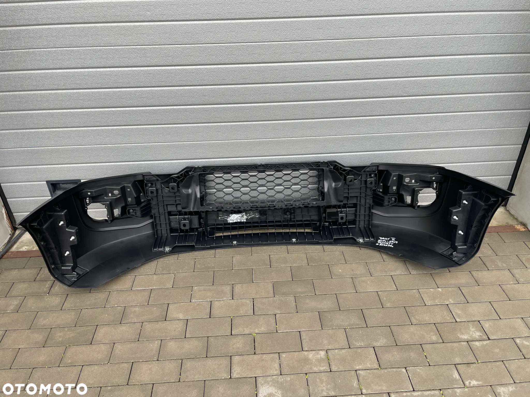 ZDERZAK PRZEDNI, ATRAPA IVECO DAILY IV  2014-2019 - NOWY - 5