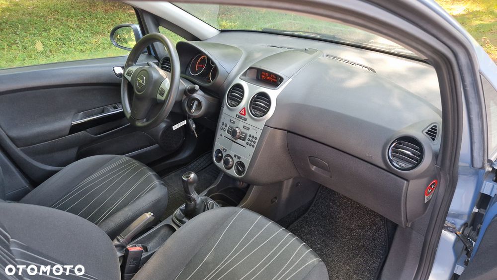 Opel Corsa 1.2 16V Essentia - 10