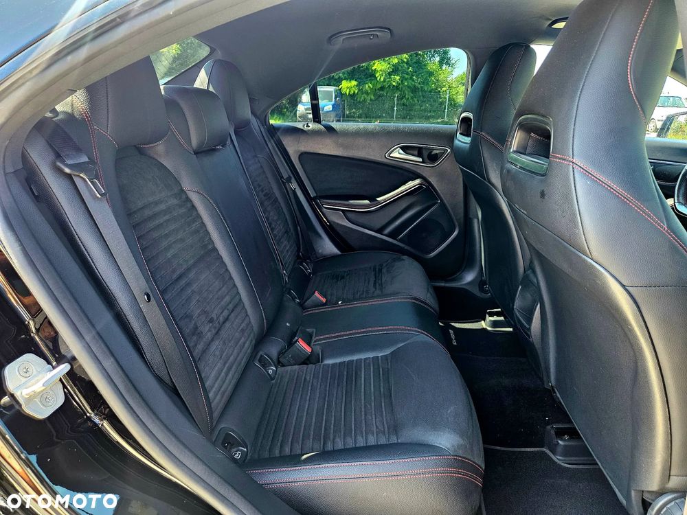 Mercedes-Benz CLA 180 AMG Line - 9