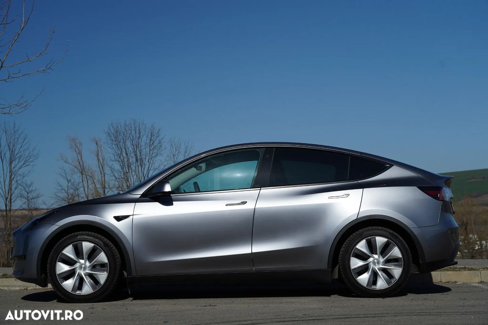 Tesla Model Y Premium Long Range Dual Motor AWD - 22