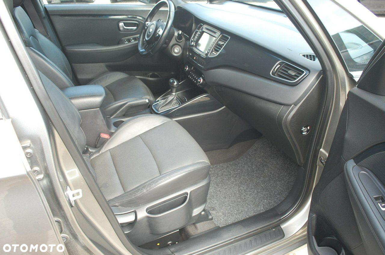 Kia Carens - 7