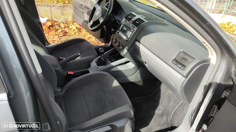 VW Jetta 1.9 TDi BlueM. Confortline - 9