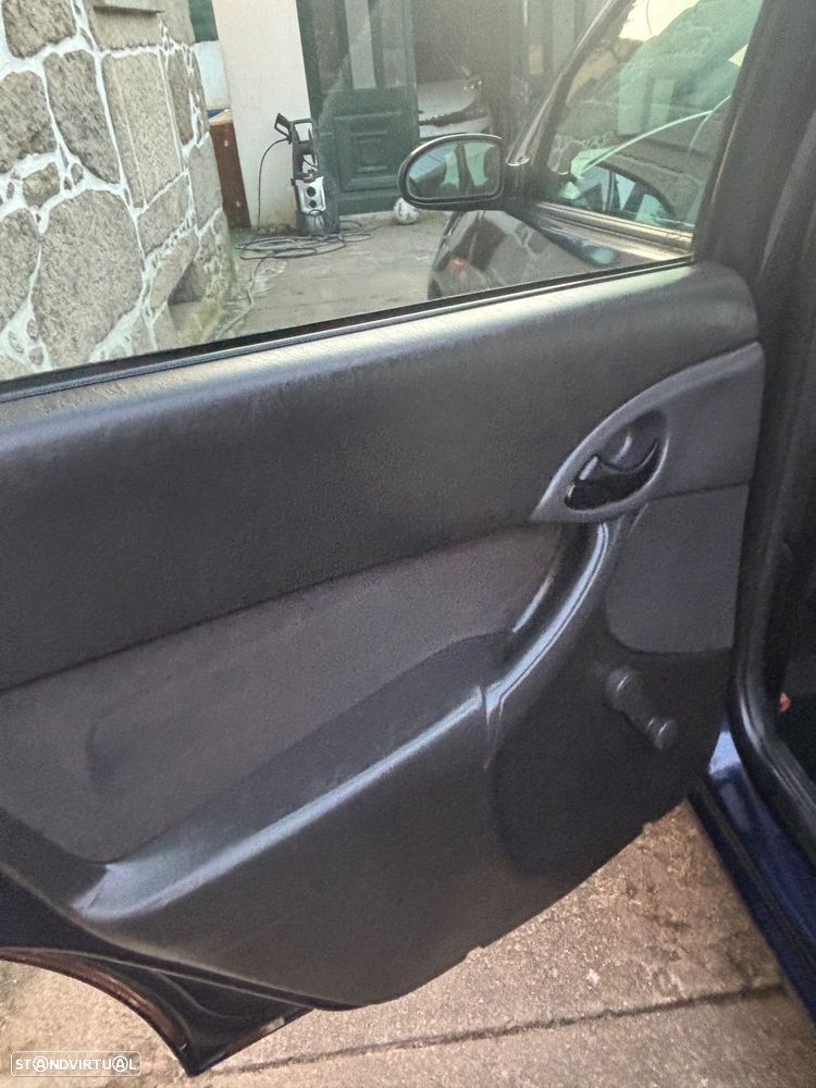 Ford Focus SW 1.8 TDdi Ghia - 15