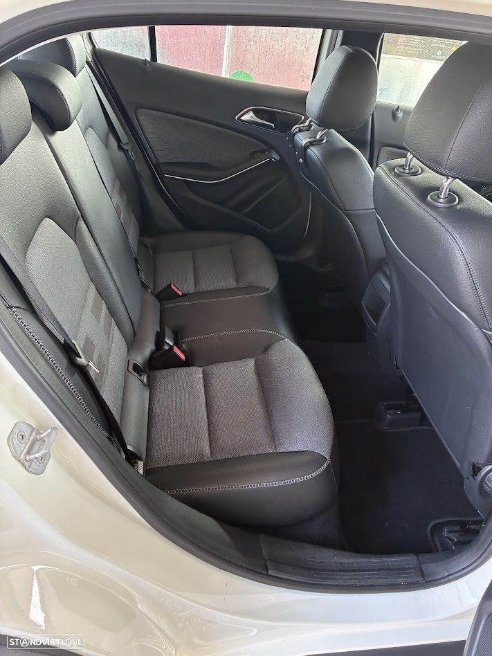 Mercedes-Benz GLA 180 d - 13