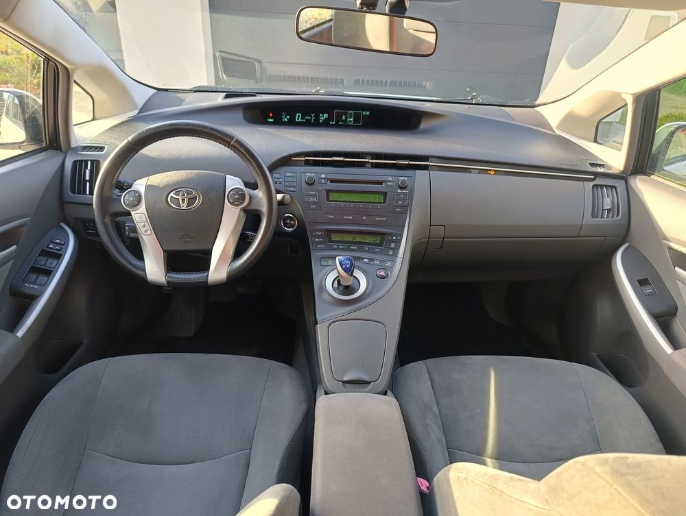 Toyota Prius 1.8 HSD Premium - 16