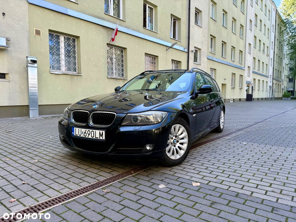 BMW Seria 3 318i Touring - 1