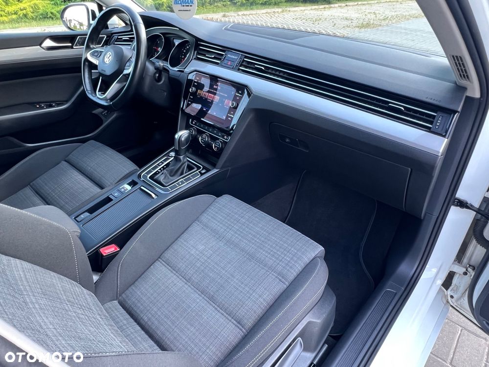 Volkswagen Passat - 17
