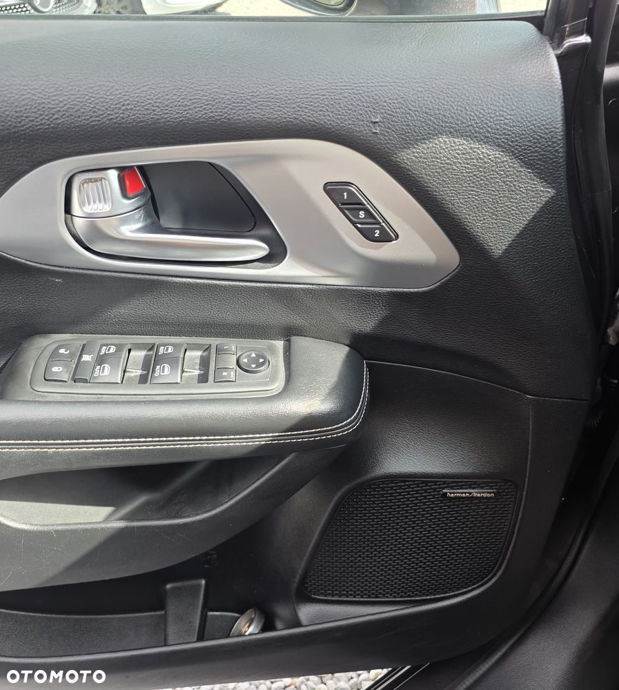 Chrysler Pacifica - 12