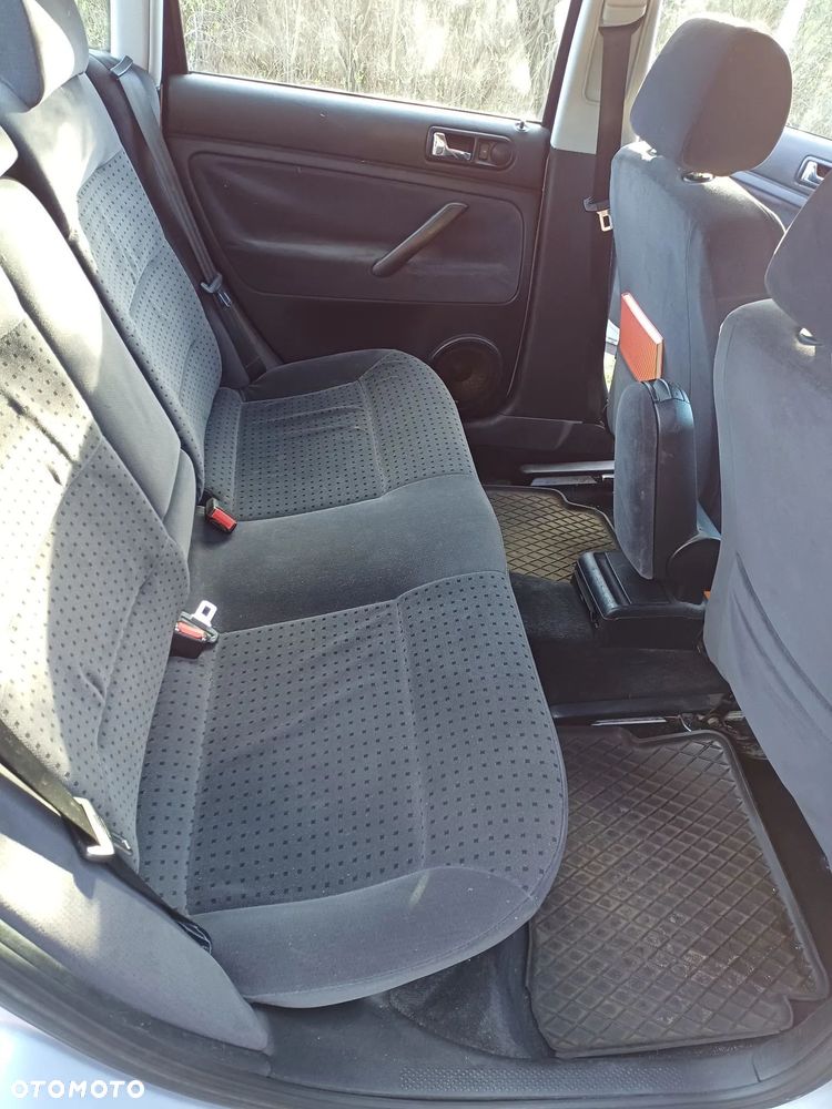 Volkswagen Passat 1.6 CL - 11