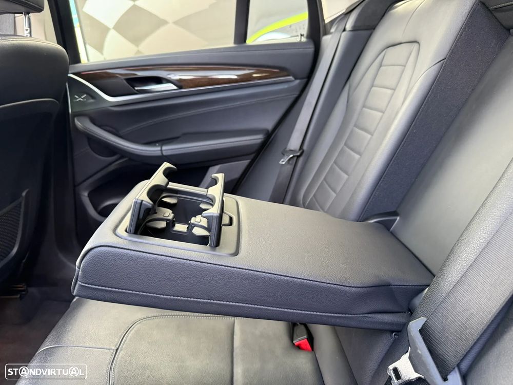 BMW X3 20 d xDrive Line Luxury - 26