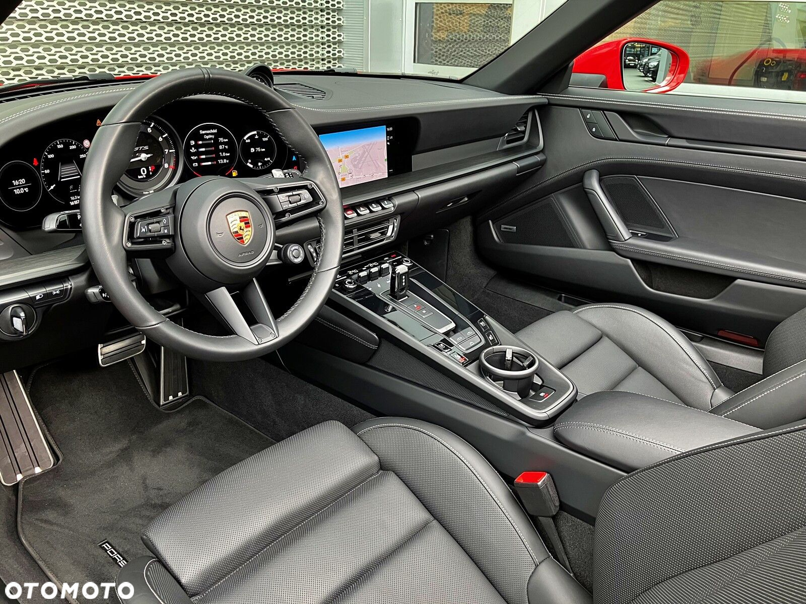 Porsche 911 Carrera 4 GTS Cabrio - 17