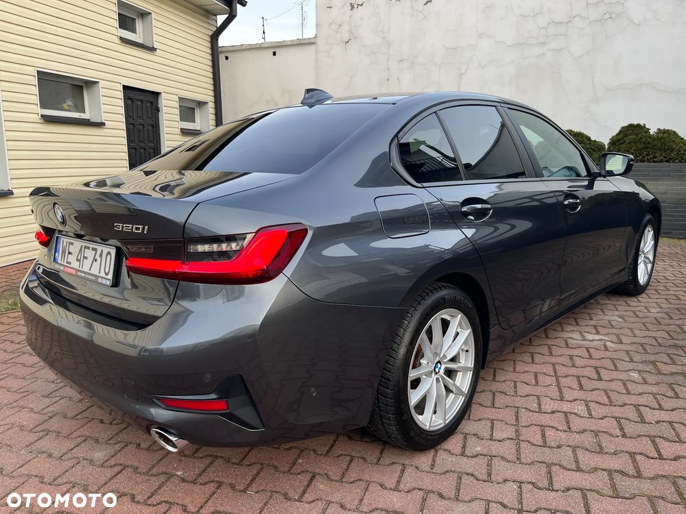 BMW Seria 3 320i xDrive - 9