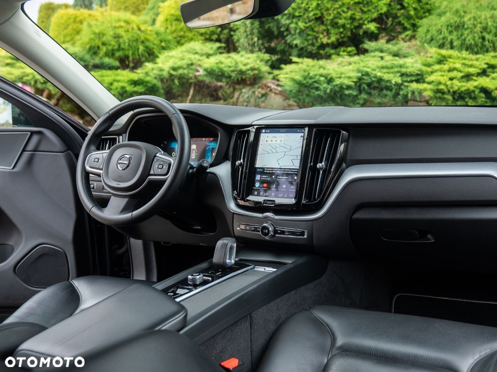 Volvo XC 60 B4 D AWD Geartronic Momentum Pro - 28