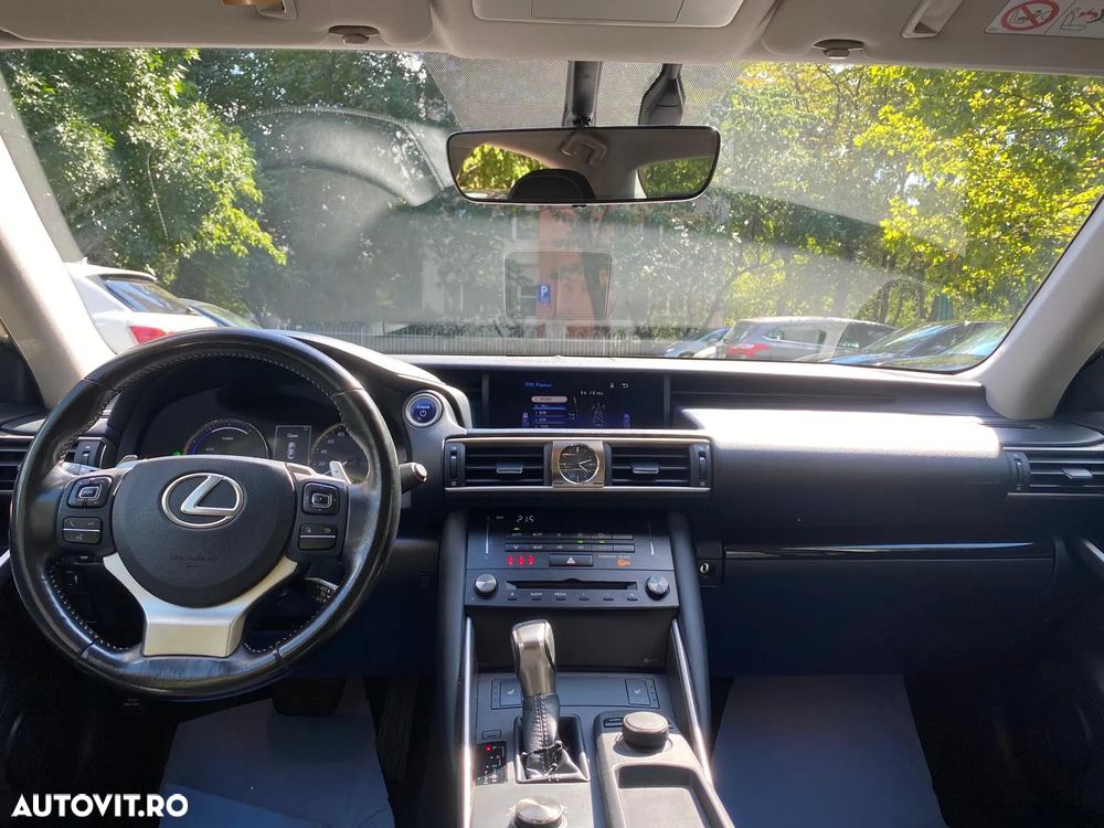 Lexus Seria IS 300h Executive - 9