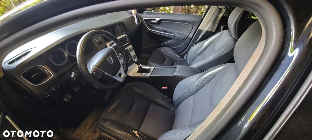 Volvo V60 D3 R-Design - 9