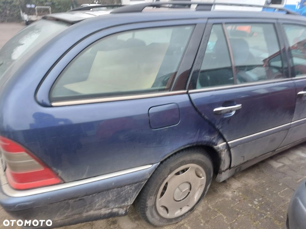 Mercedes 202 z 1997r.  na części  koła lusterko klapa fotel belka błotnik - 19