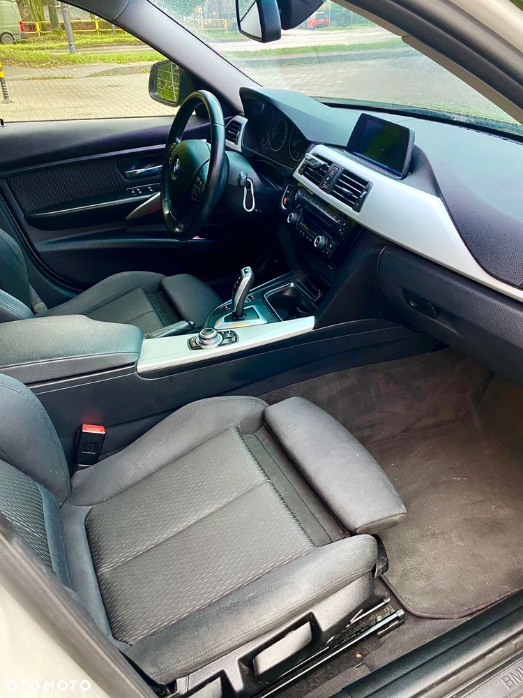 BMW Seria 3 330d Touring - 6