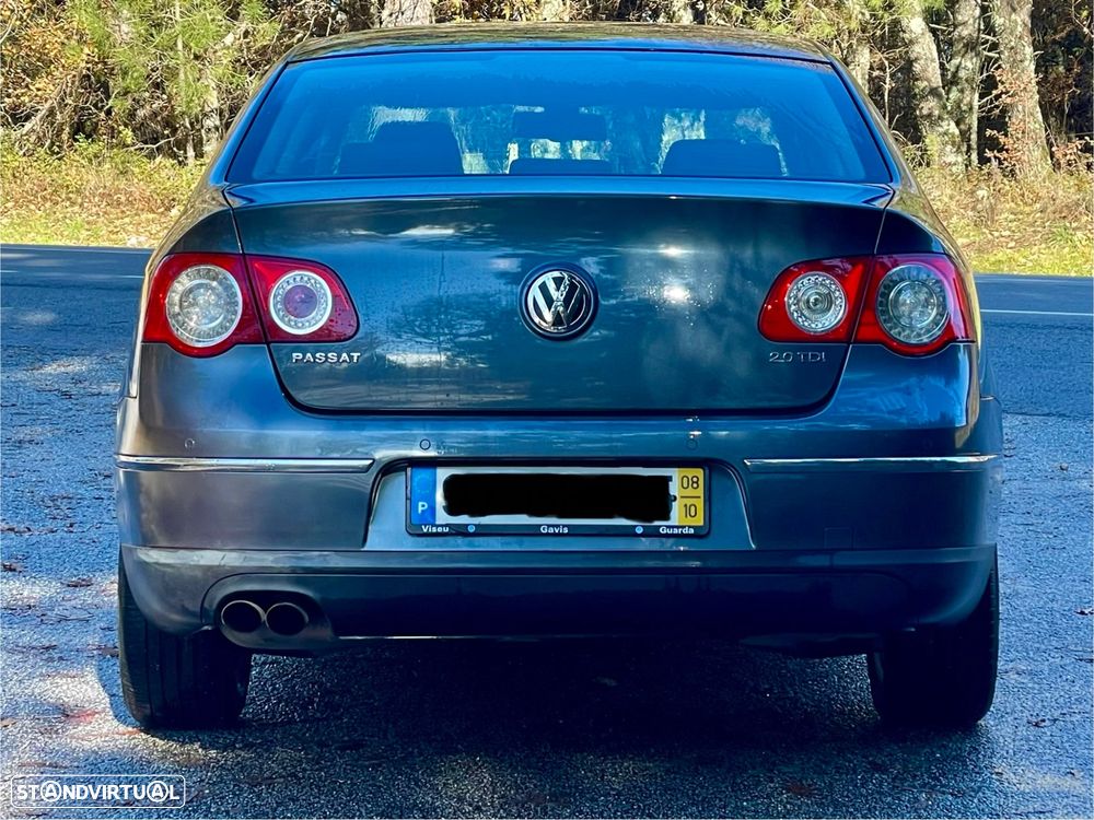 VW Passat 2.0 TDI Confortline - 4
