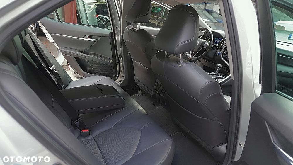 Toyota Camry 2.5 Hybrid Executive CVT - 17