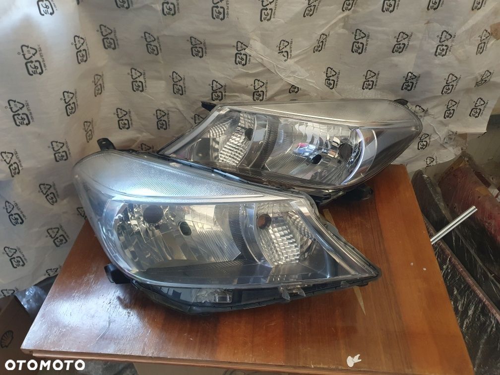 Eur Lampa lewa prawa toyota Yaris III 3 zwykła - 1