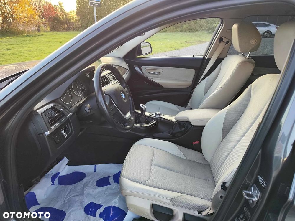 BMW Seria 3 318d Blue Performance - 24