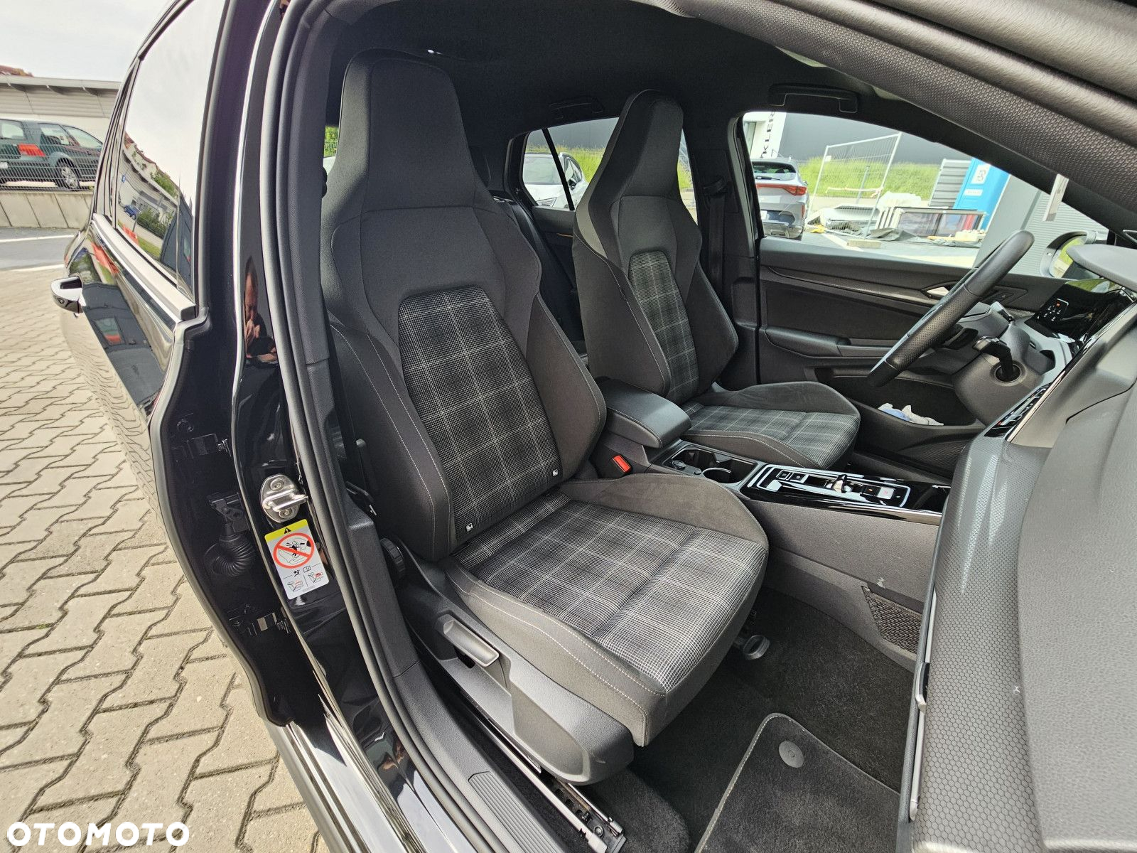Volkswagen Golf - 33