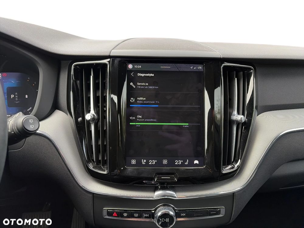 Volvo XC 60 B4 D AWD Plus Dark - 24