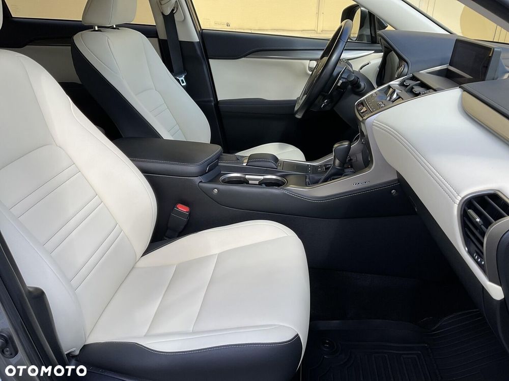 Lexus NX 300 F Impression AWD - 11