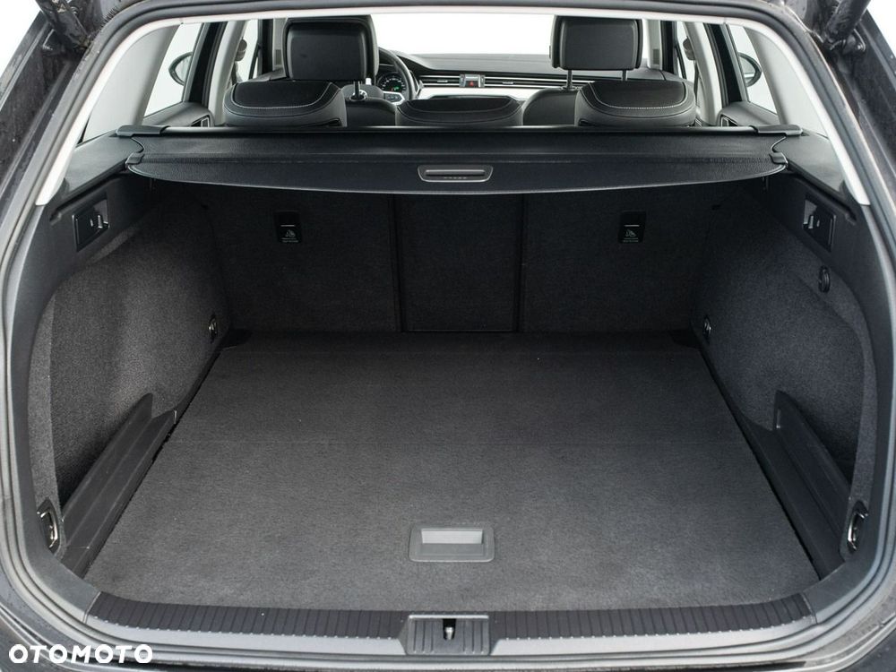 Volkswagen Passat - 30