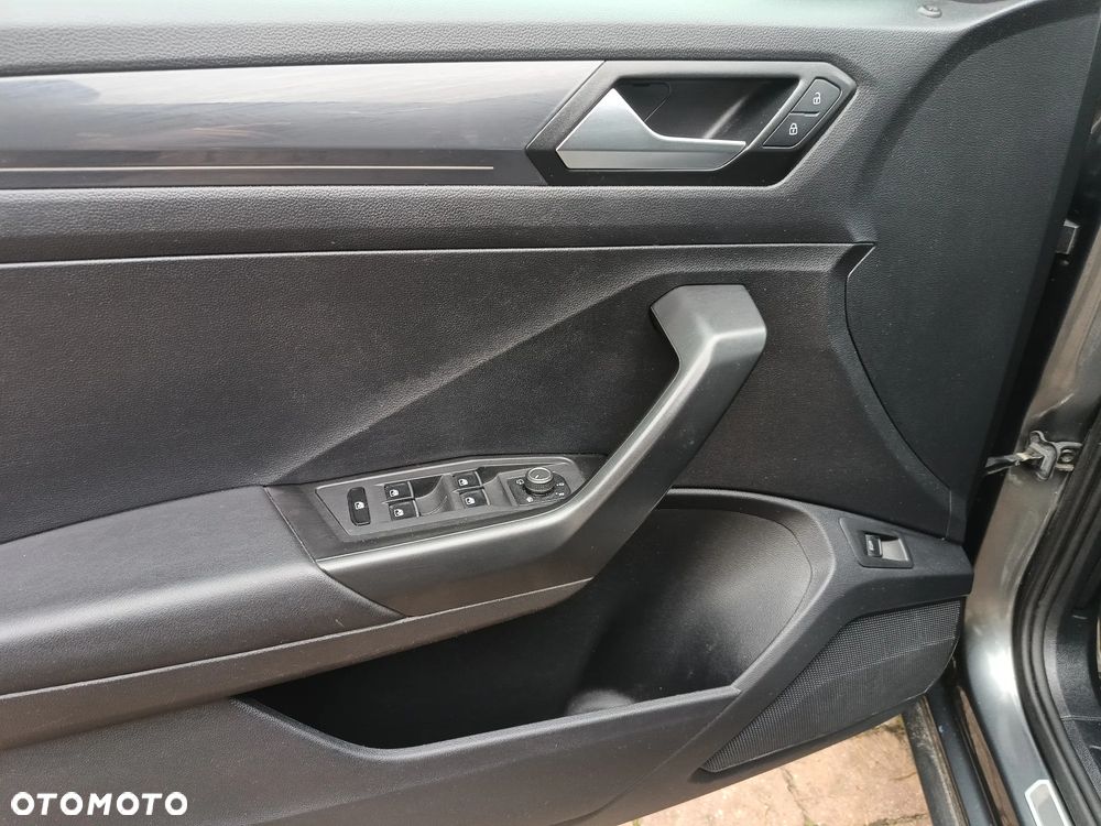 Volkswagen T-Roc 2.0 TDI SCR DSG R-Line - 16