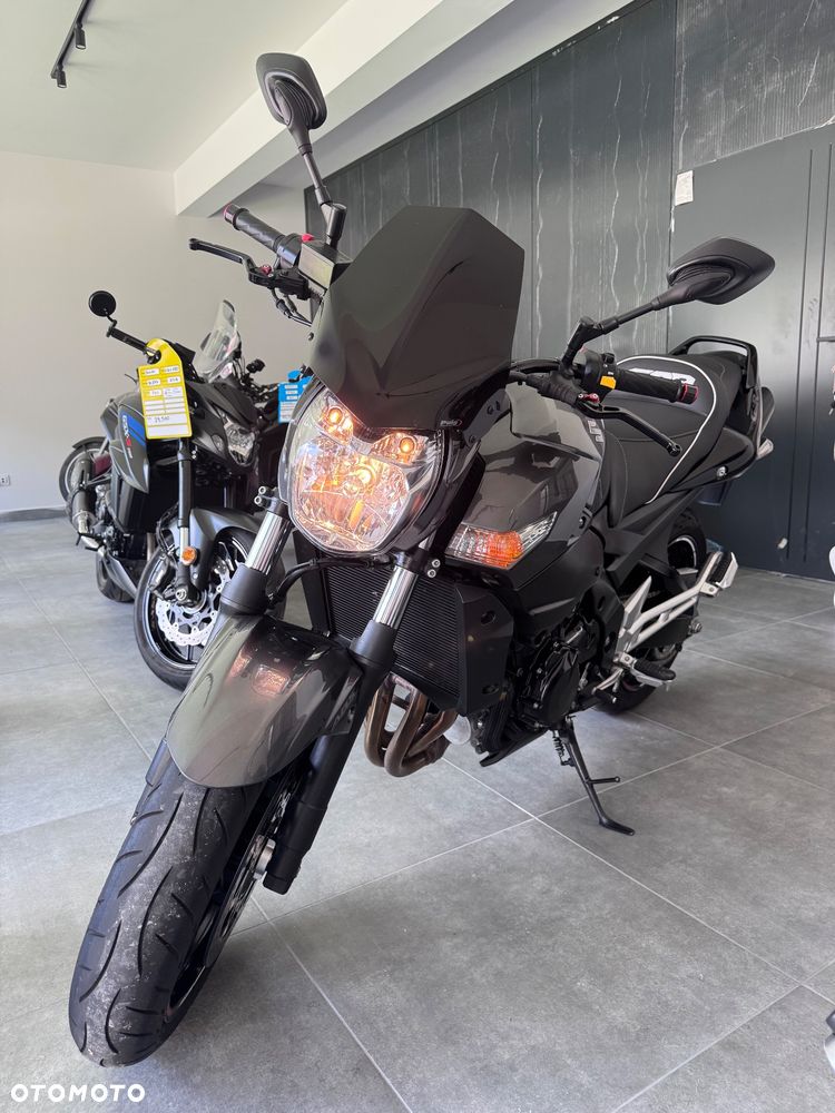 Suzuki GSR - 11