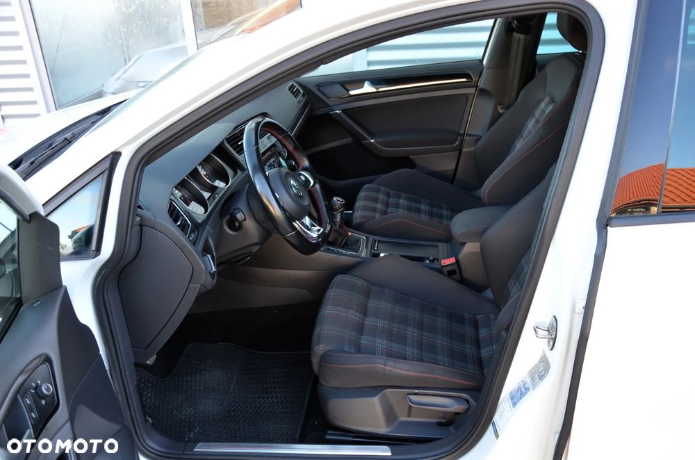 Volkswagen Golf GTI BlueMotion Technology - 12