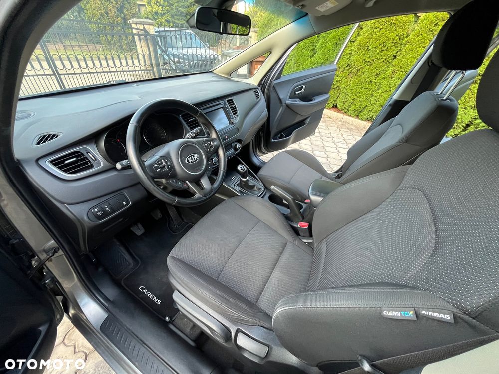 Kia Carens - 23