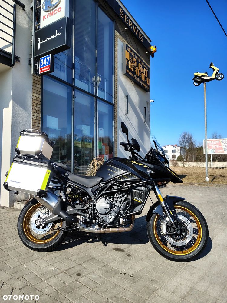 QJMOTOR SRT900S - 11