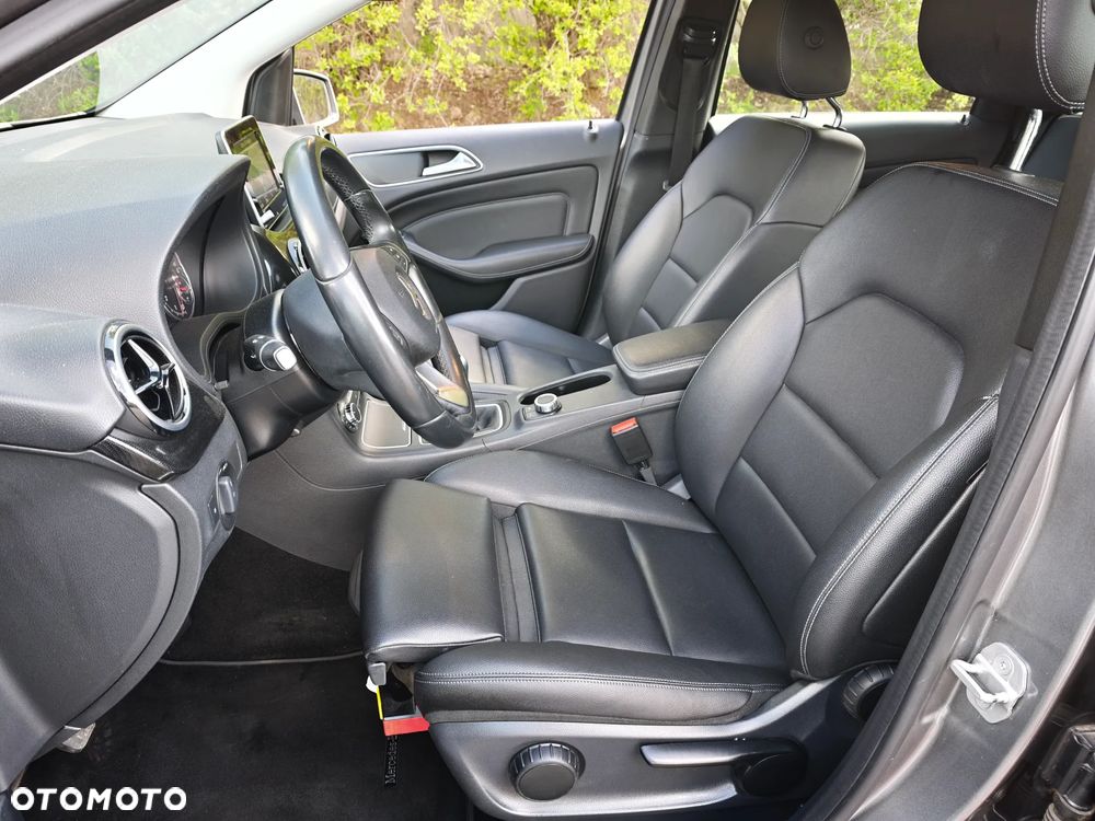 Mercedes-Benz Klasa B 180 BlueEFFICIENCY Edition - 19