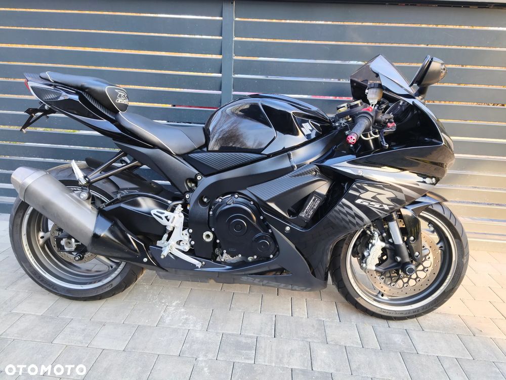 Suzuki GSX-R - 25