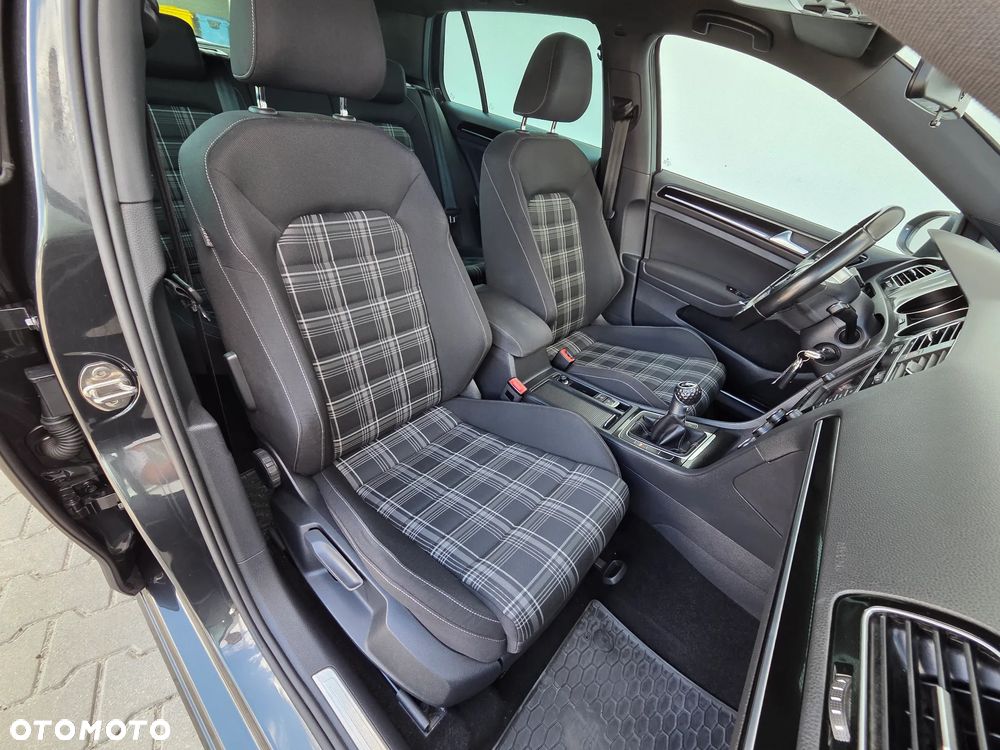 Volkswagen Golf 2.0 TDI BMT GTD - 17