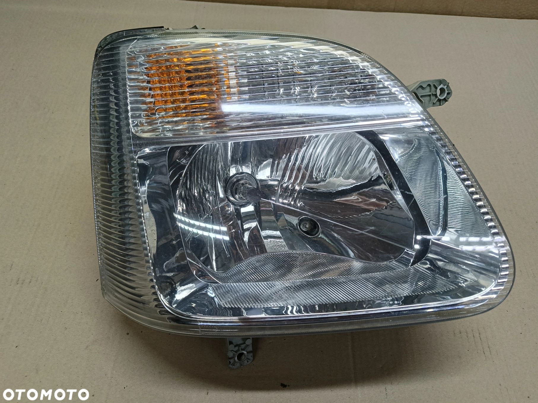 Agila lampa przednia przód lift EU PRAWA stan bdb bez uszkodzeń Opel - 1