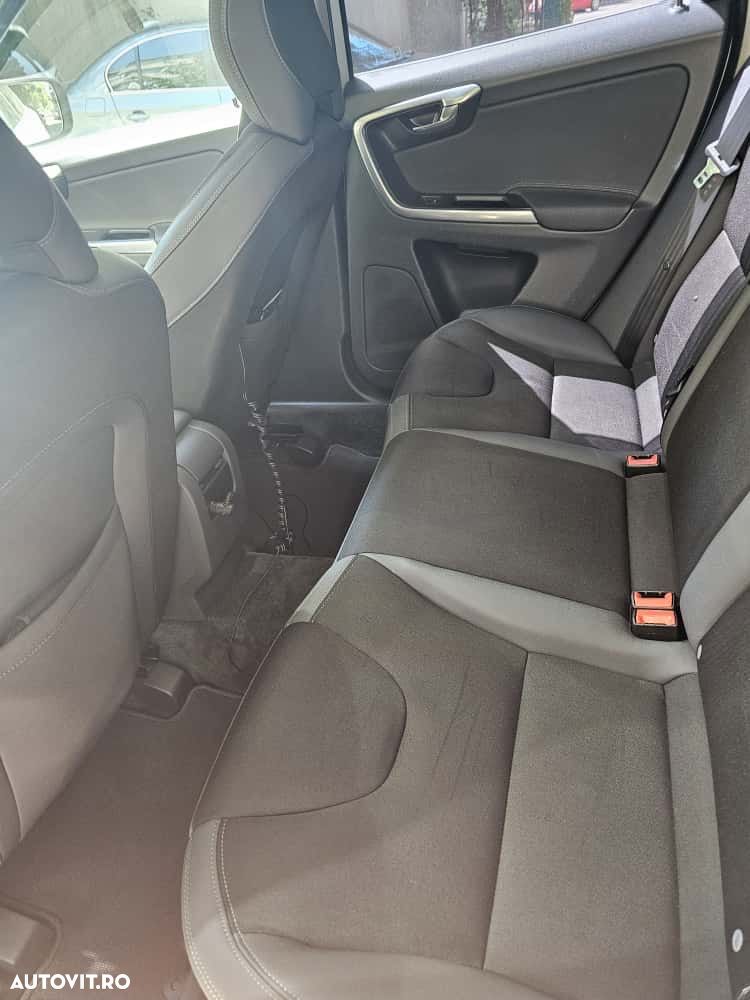 Volvo XC 60 D4 Geartronic Summum - 11