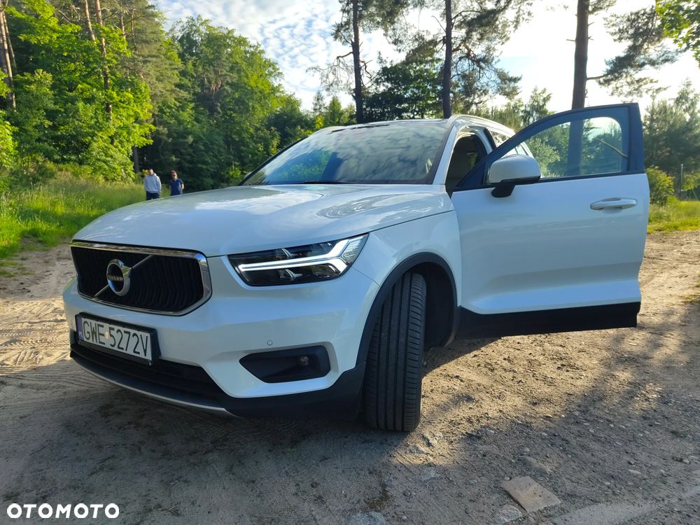 Volvo XC 40 T2 Momentum Pro - 4