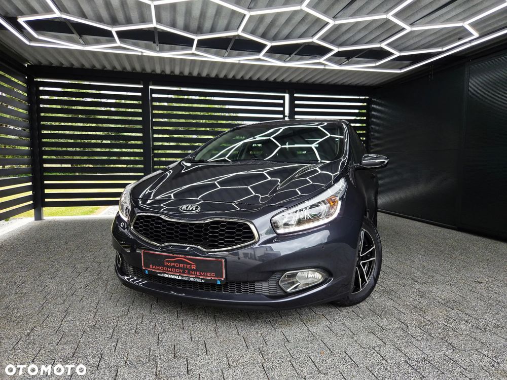 Kia Ceed 1.6 GDI Dream Team Edition - 25