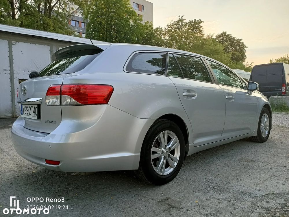 Toyota Avensis 1.8 Sol - 13
