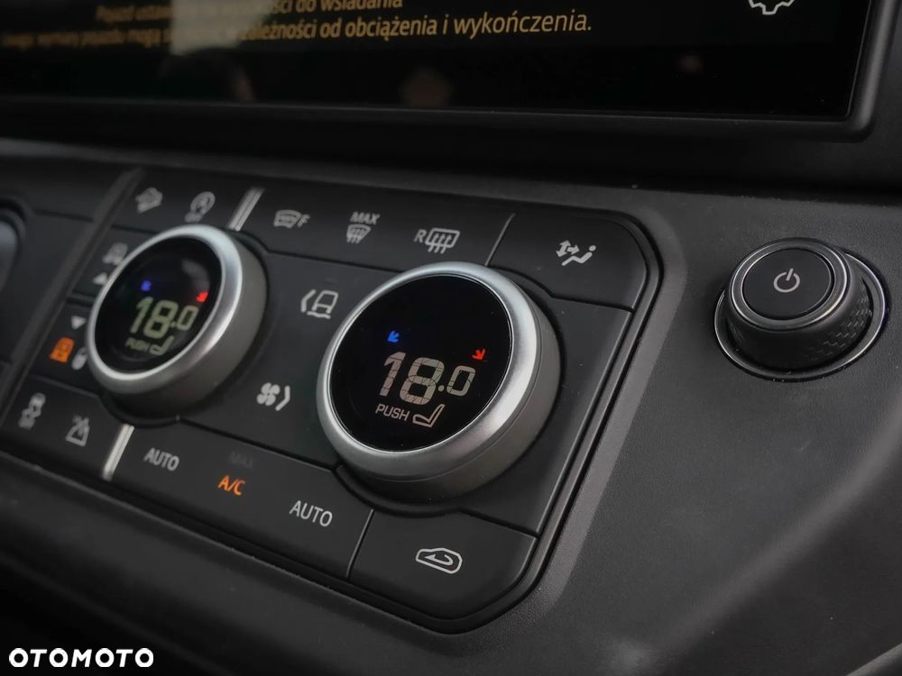 Land Rover Defender 3.0 D250 mHEV X-Dynamic SE - 18