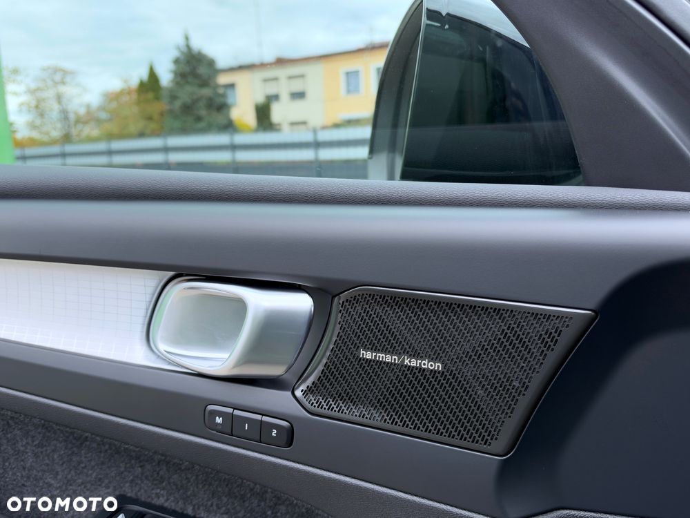 Volvo XC 40 B3 Plus Dark - 21