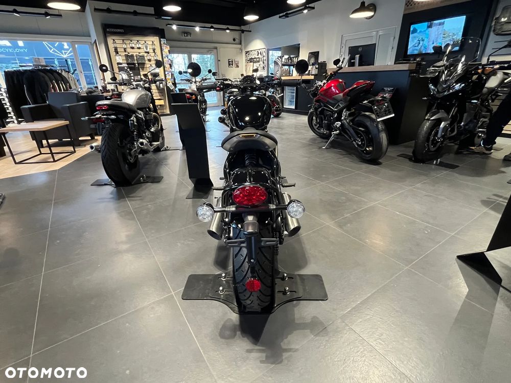 Triumph Bonneville Bobber - 8