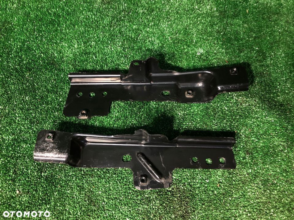 AUDI Q7 4L WSPORNIK FILTRA POWIETRZA PRAWY 4L0805698